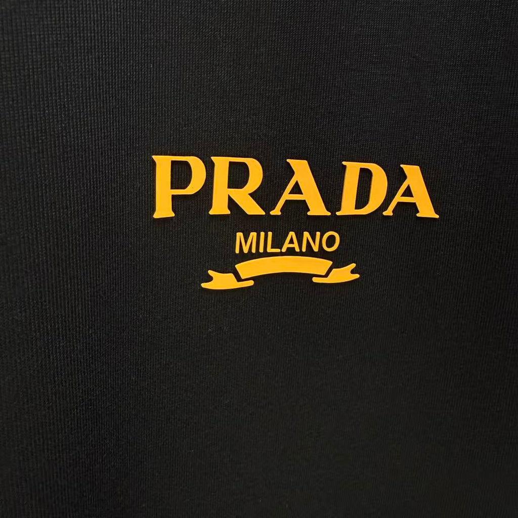 T-shirt noir Prada