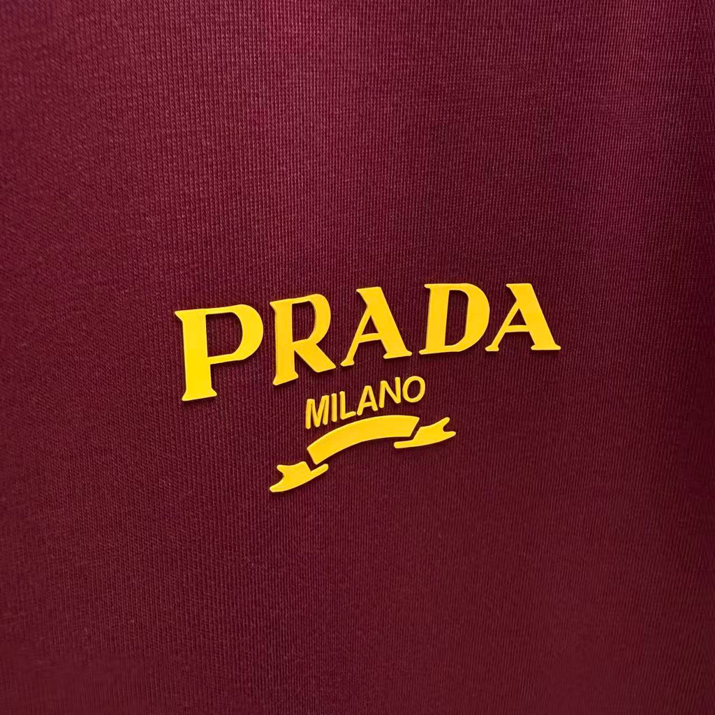 T-shirt rouge Prada