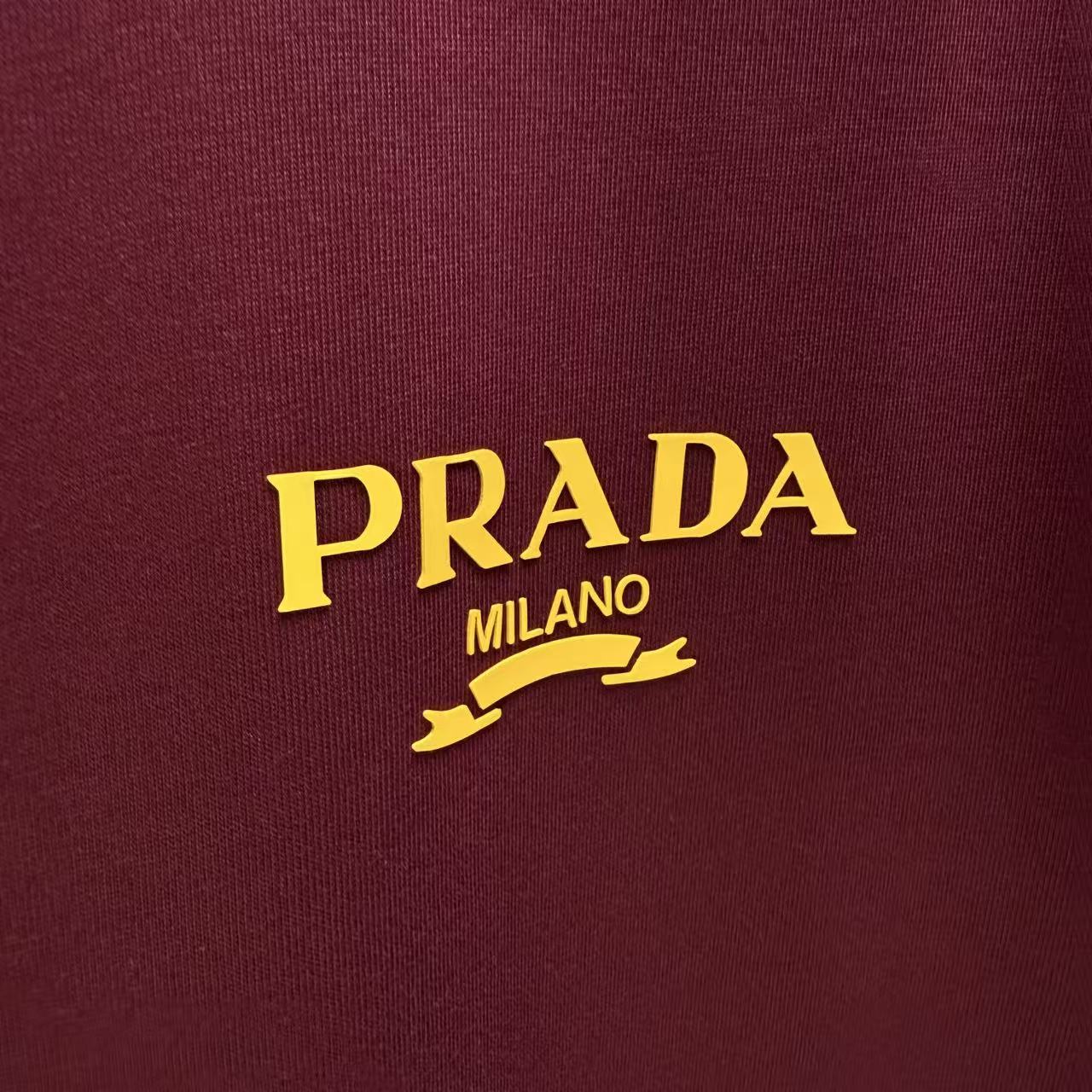 T-shirt rouge Prada