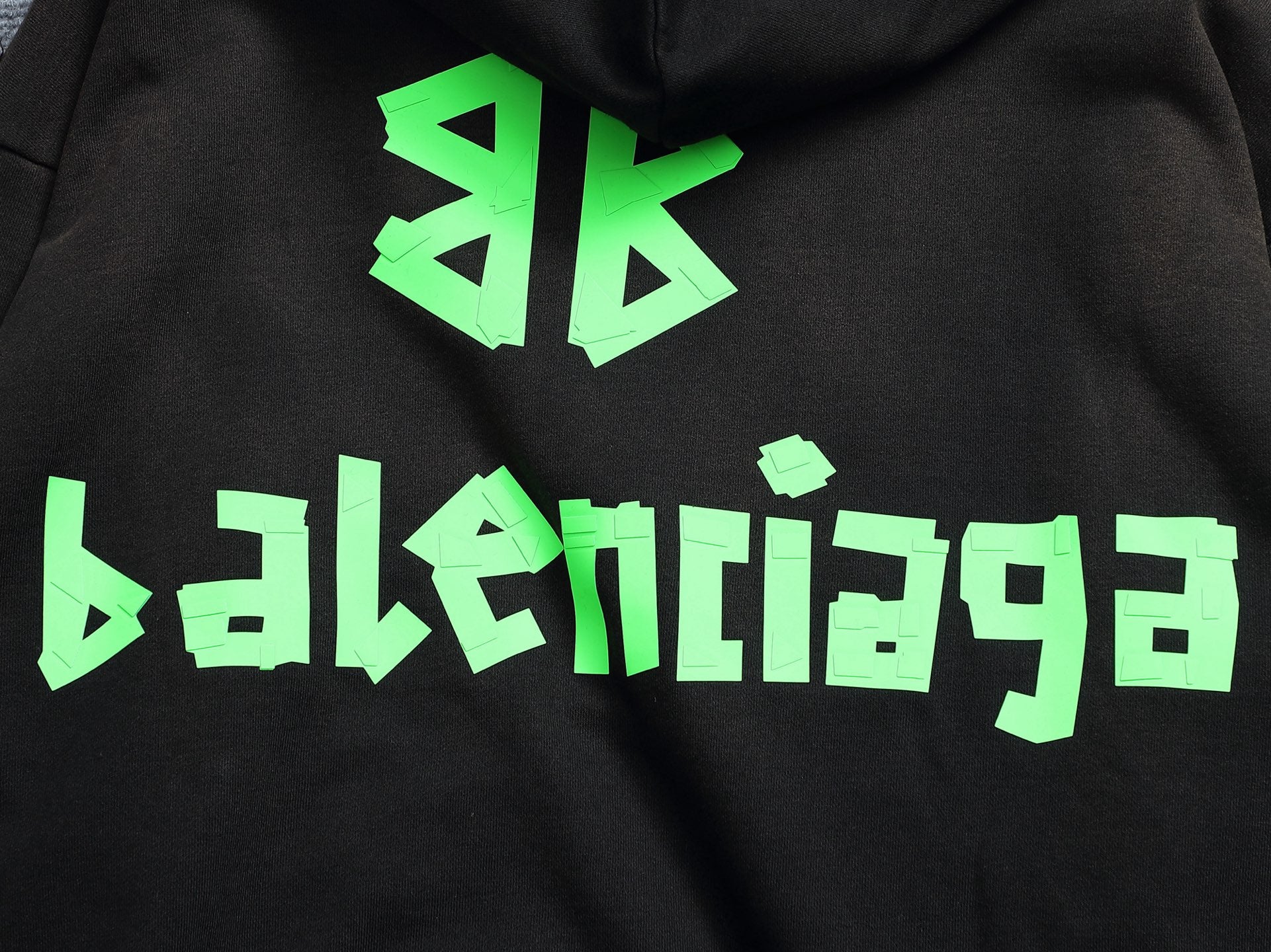 Sweat a capuche noir et vert Balenciaga