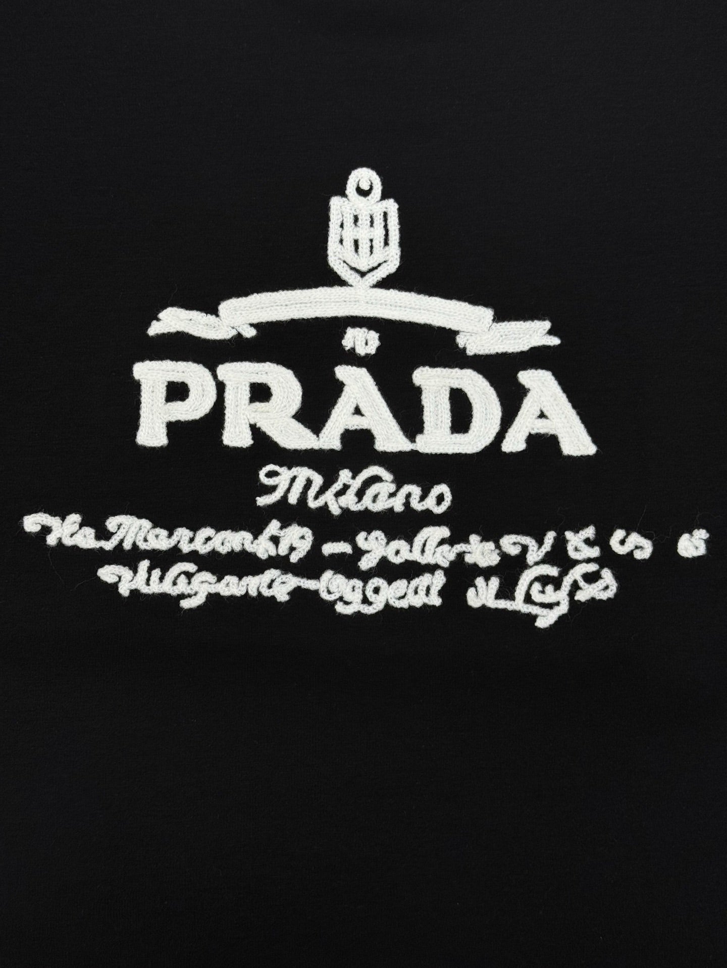 T-shirt noir Prada