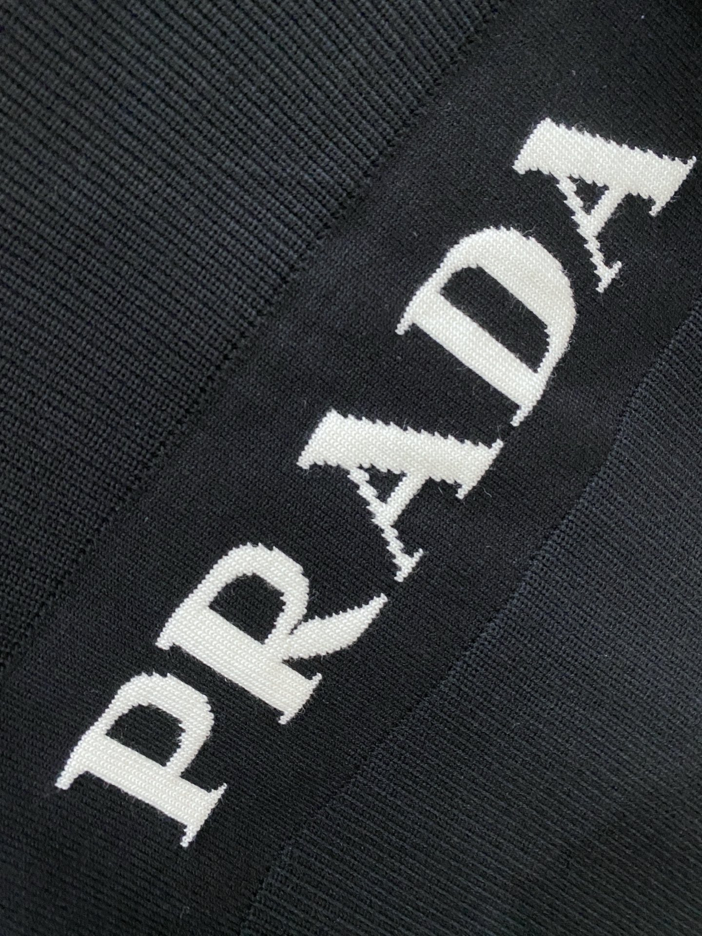 cardigan noir Prada